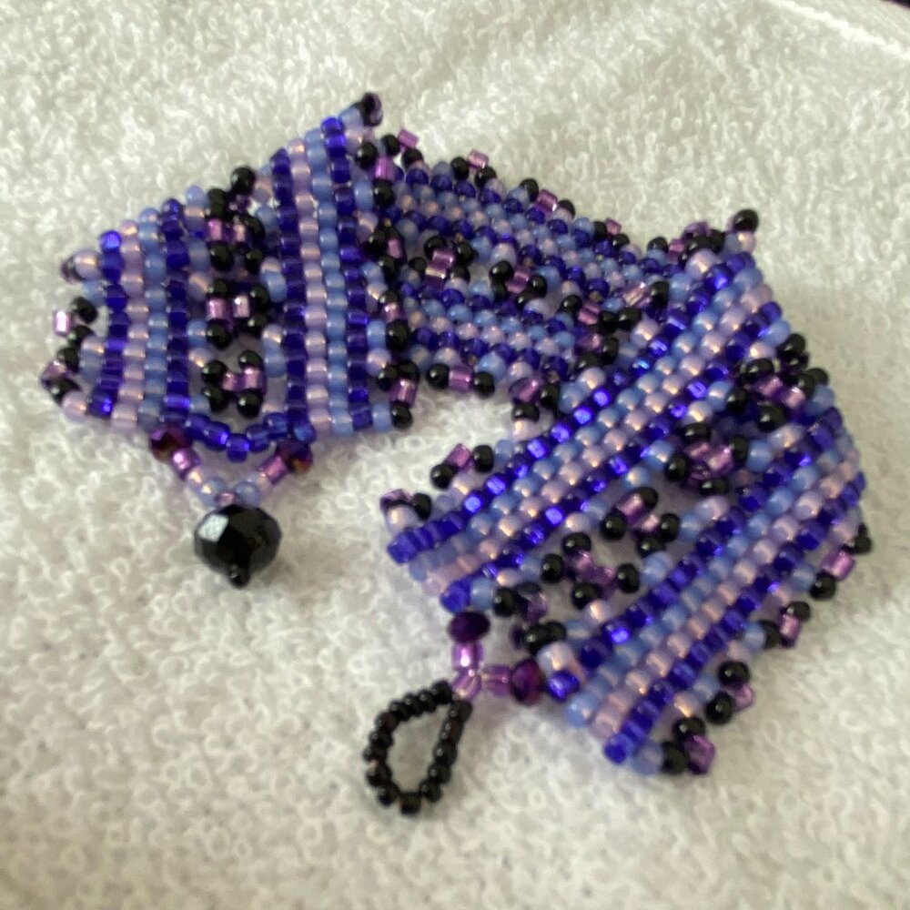 Handmade Beaded Bracelet Shades of Purple 7 Inches Long - Picture 2 of 12